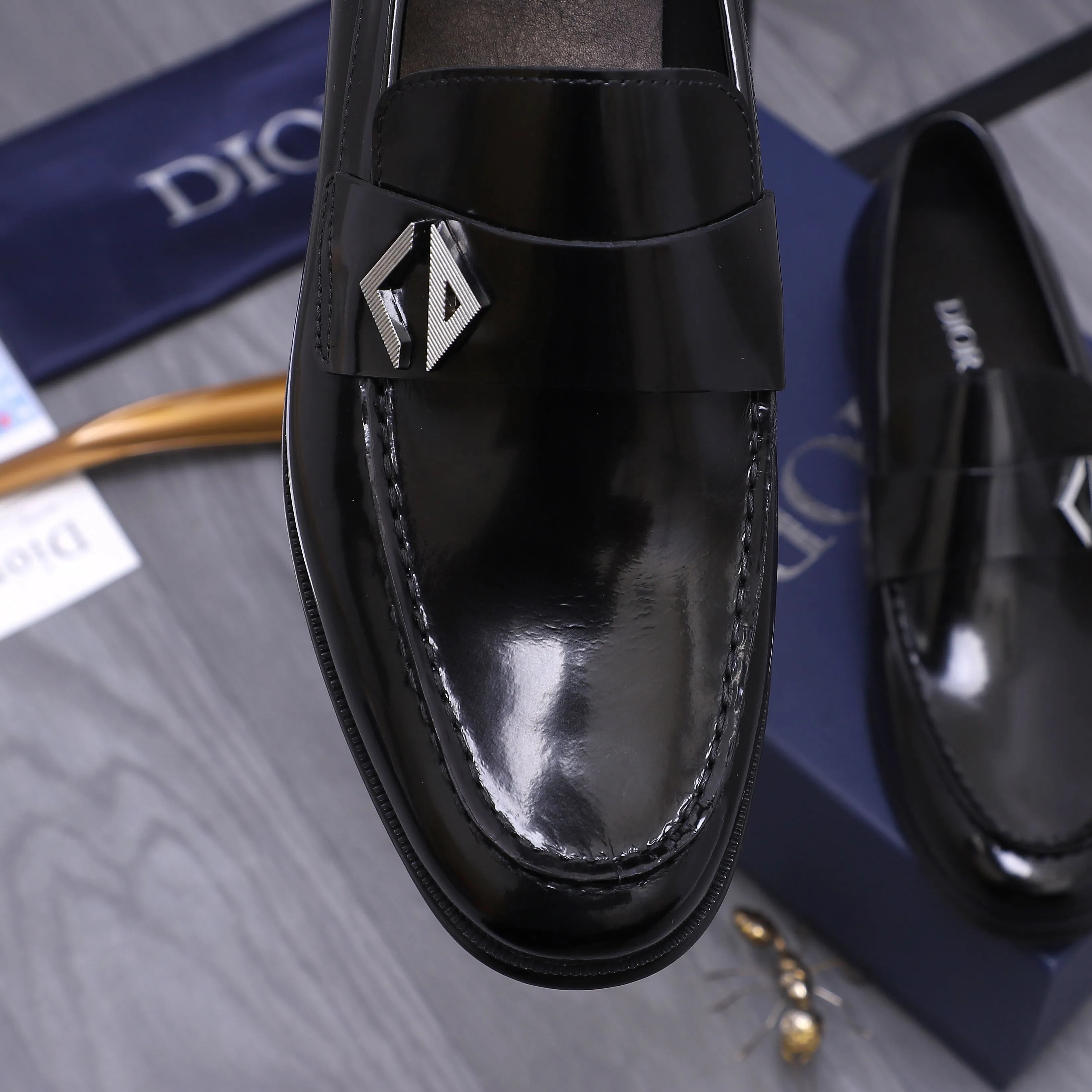 Men's shoes 💰580 Product trademark: Dior "Dior" formal business leather shoes Regular size: 39-45 (45 is custom-made and non-returnable) Product materials: Selected pearlescent cowhide upper, cowhide lining, original outsole